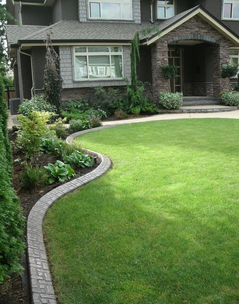 Japanese Landscape Design, Concrete Garden Edging, Concrete Curbing, Brick Garden Edging, Garden Landscaping Ideas, Landscape Borders, Walkways Paths, Front Yard Garden Design, Front Landscaping