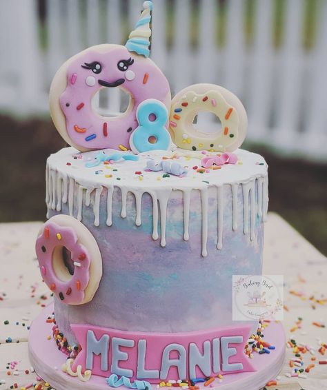 Donut Cake Decoration, Birthday Cake For 8 Year Girl, Donut Cake Birthday, Doughnut Birthday Cake, Birthday Cake Donut, Bad Cake, Donut Cakes, Cake Lego, Donut Birthday Cake