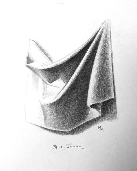 Value In Drawing, Graphite Drawings Beginner, Value Drawing Ideas, Fabric Sketch, White Charcoal Drawing, Easy Realistic Drawings, Tonal Drawing, Rug Drawing, Drawing Fundamentals