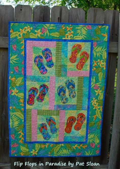 Pat sloan flip flops in Paradise  - i am so ready for summer... and this is my kick start the party quilt! come see why  http://blog.patsloan.com/2014/05/pat-sloan-time-for-paradise.html Flip Flop Quilt, Beach Themed Quilts, Beach Quilts, Tropical Quilts, Design Quotes Art, Beach Quilt, Appliqué Quilts, Hawaiian Quilt, Hawaiian Quilts