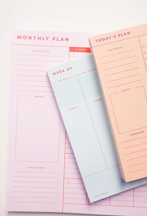 See your week at a glance with this notepad! With spaces for your top three daily priorities, additional tasks, notes, and things to remember for next week, this pad will help you stay organized, and look cute on your desk. Measures 8 inches wide by 6 inches tall, with a cardboard backer, and 50 pages for almost a whole year of tasks! Made in United States of America Organisation Planner, Bando Planner, Visual Planner, Weekly Planner Notepad, Daily Routine Planner, Free Aesthetic, Weekly Planner Template, Daily Planner Pages, Planner Notepad