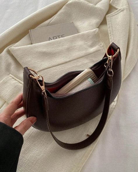 Retro shoulder bag ✨ #fashion #bag #newzealand Minimalist Style Women, Hobo Bag Patterns, Baseball Bag, Retro Shoulder Bag, Armpit Bag, Moon Bag, Crossbody Tote Bag, Brown Bags, Crossbody Tote