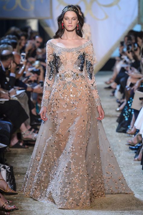 Wedding dress by Elie Saab from 2017 Fall Haute Couture Bridal Show.  #wedding #weddingdress Fashion Design Inspiration, Ellie Saab, Elie Saab Fall, Elie Saab Couture, Collection Couture, Gareth Pugh, Fashion Design Dress, Lela Rose, Fashion Inspiration Design