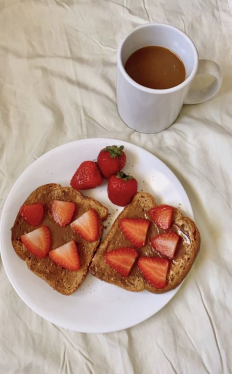 Nutella Toast Aesthetic, Toast With Strawberries, Nutella Toast, Strawberry Toast, Strawberry Nutella, Peanut Butter Toast, Cozy Coffee Shop, Ring Bearers, Breakfast Toast