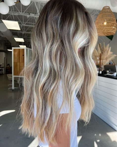 Laci Meeks on Instagram: “✨ O N E S H O T = money shot ✨ . . @behindthechair_com @oneshothairawards @olaplex @the.salty.mane #btconeshot19_coolbalayage #summer…” Hair Color Inspo Straight Hair, Salty Blonde Hair, Air Touch, Light Brunette Hair, Mane Hair, Light Brunette, Salty Blonde, Bronde Hair, Money Shot