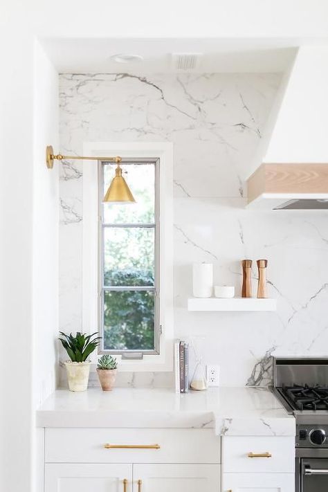 Oak Trim on White Range Hood via Design Works Marble Backsplash Kitchen, Kitchen Design Color, Condo Remodel, Marble Backsplash, Marble Counter, Home Luxury, Kitchen Marble, Kitchen Trends, Counter Tops