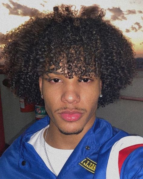 Afro Hair Boy, Afro Hair Color, Mens Twists Hairstyles, Fade Haircut Curly Hair, Afro Hairstyles Men, Male Haircuts Curly, Natural Hair Men, Curly Afro Hair, Curly Hair Fade