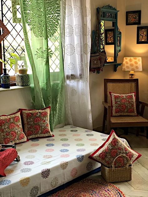 Traditional Indian Bedroom, Floor Seating Living Room, Tik Tok Videos Funny, Indian Room Decor, Indian Bedroom Decor, Indian Bedroom, Indian Living Rooms, India Home Decor, Textile Inspiration