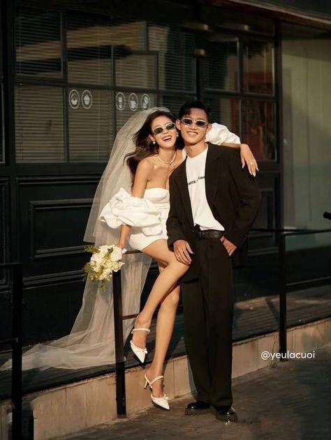 Cool Prewedding Photography, Professional Wedding Photos, Editorial Couple Photoshoot City, Korean Wedding Photography Outdoor, Korean Photoshoot Couple, Engagement Photos Asian, Wedding Photos Korea, Playful Wedding Photos, Pre Wedding Photoshoot Korean