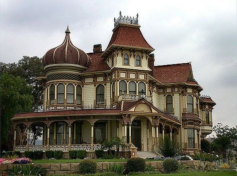 Victorian Architecture Interior, Cathedral Design, Victorian Homes Exterior, Old Victorian Homes, Victorian Style House, Victorian Style Homes, Old Mansions, Victorian Mansions, Victorian Architecture