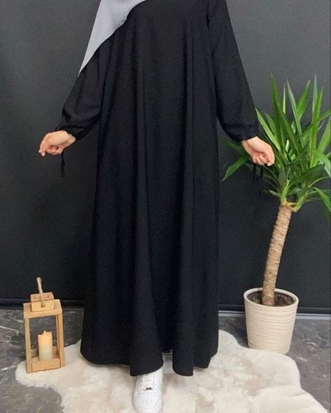 Latest Abaya Designs, Latest Abaya, Hijab Fashion Summer, Hijab Designs, Colour Combinations Fashion, Mode Kimono, Girls Dress Outfits, Modest Fashion Hijab, Pakistani Fashion Casual