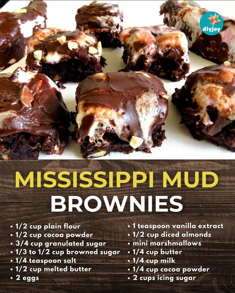 These Mississippi mud brownies are moist brownies with melted marshmallows and chocolate icing on top. Find the recipe here. Mississippi Mud Brownies, Mud Brownies, Cornbread Muffins Recipe, Moist Brownies, Strawberry Brownies, Brownies From Scratch, Avocado Brownies, Slushie Recipe, Mississippi Mud