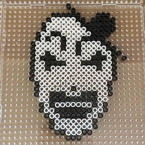 Jigsaw Perler Beads, Art The Clown Pixel Art, Art The Clown Perler Beads, Junji Ito Perler Beads, Michael Myers Perler Beads, Pennywise Perler Beads, Perler Bead Patterns Horror, Horror Pixel Art Grid, Horror Perler Bead Patterns