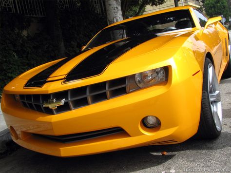 Yellow Camero Bumblebee, Bumblebee Car, Yellow Camaro, Bumblebee Toys, Transformers Cars, Mustang Wallpaper, Transformers Bumblebee, Transformers Movie, Rims For Cars