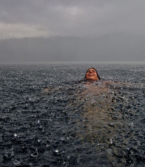 Swimming in the Rain - Lago Caburgua, Chile. Photo by Camila Massu Ocean Swim Aesthetic, Favourite Aesthetic, Photos In The Rain, Floating In The Ocean, Swimming Ocean, Ocean Swimming, Swimming Sea, Lake Swimming, Sea Swimming