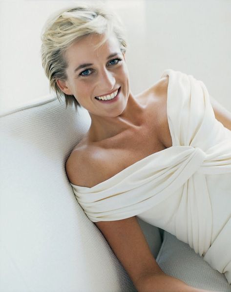 The Maiden Archetype Master Class Maiden Archetype Aesthetic, The Maiden Archetype, Maiden Archetype, Archetype Aesthetic, Princess Diana Fashion, Rare Historical Photos, Diana Fashion, Diana Princess, Mario Testino