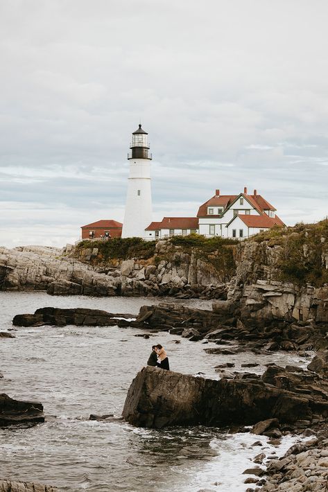 Lighthouse Wedding Photos, New England Engagement Photos, Lighthouse Proposal, Maine Proposal, Maine Engagement Photos, Photoshoot Lights, Portland Head Lighthouse, Portland Maine Wedding, Lighthouse Maine