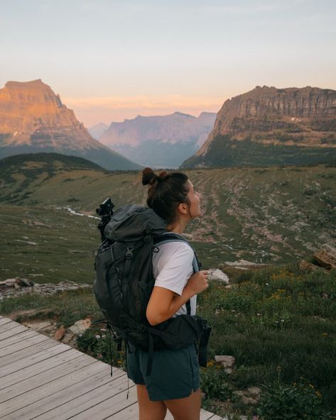 Visiting Glacier National Park, Glacier National Park Hikes, Granola Life, Aesthetic Mountains, Hiking Bags, Hiking Photos, Mountains Aesthetic, Boots Outfits, Glacier Park