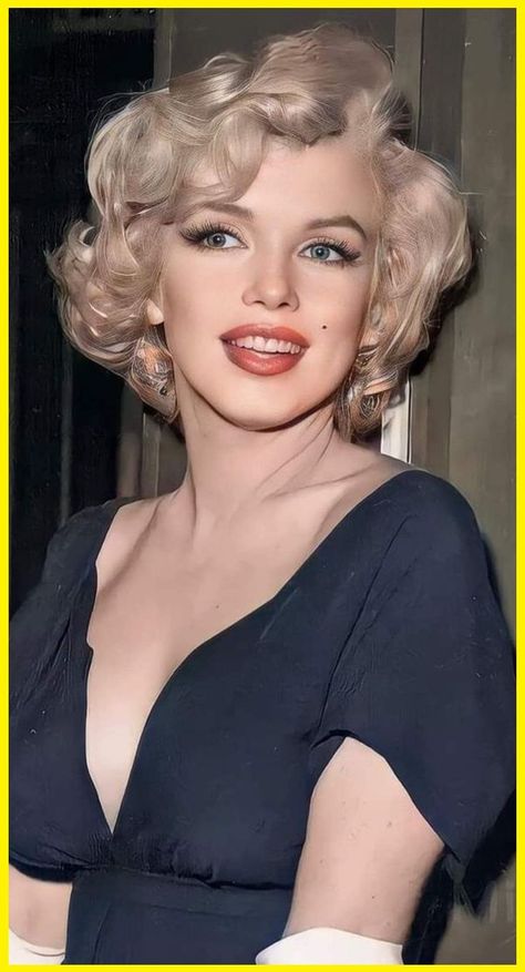 the everlasting beauty of Marilyn Monroe | Absolutely Gorgeous 💛💛 | Facebook Marilyn Monroe Photography, Norma Jean Marilyn Monroe, Rare Marilyn Monroe, Marilyn Monroe Portrait, Classic Hollywood Glamour, Marilyn Monroe Fashion, Woman Photo, Marilyn Monroe Art, Marilyn Monroe Photos