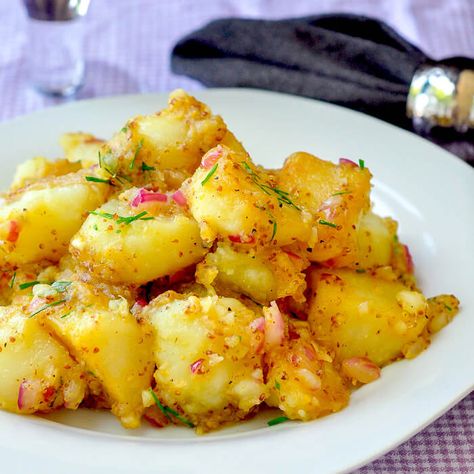 Warm Honey Dijon Potato Salad. Add plenty of flavour to plain potatoes with this simple quick side dish to serve with chicken, beef, pork or fish. Gold Potato Salad, Dijon Potato Salad, Rock Recipes, Quick Side Dishes, Honey Dijon, Potato Salad Recipe, Potato Sides, Hash Brown, Potato Side Dishes