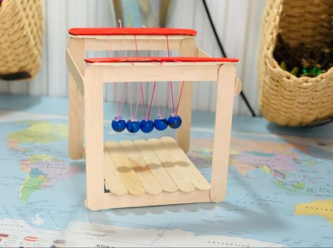 Newtons Cradle Diy, Science Toys Diy, Science Vbs, Homeschooling Crafts, Newton's Cradle, Halloween Arts, Science Models, Famous Scientist, Science Crafts