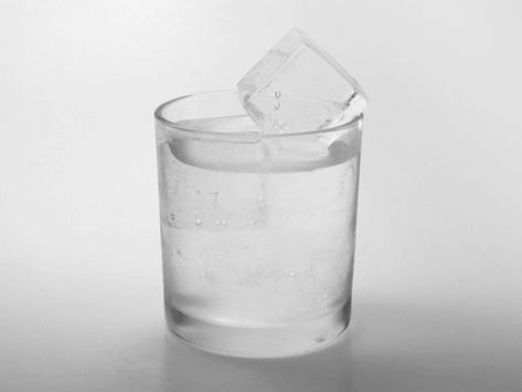 Science! This is Why Hot Water Can Freeze Faster Than Cold Water | Serious Eats Bartending 101, Ice Cream Mix, Fancy Cocktails, Cocktail Bars, Cold Ice, Clear Ice, Ice Melting, Food Science, Serious Eats