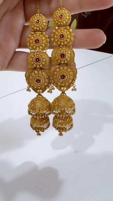 Gold Jhumki Indian Jewelry, Jhumki Designs Gold, Indian Bridal Earrings, Jhumka Earrings Gold, Cracked Phone, Jhumkas Gold, Gold Earing, Gold Earrings For Kids, Gold Jhumka