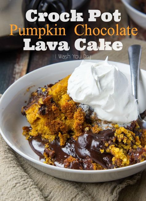 Crock Pot Pumpkin Chocolate Lava Cake.. Since when can you make lava cake in a crockpot? Ohh my gosh! Yum! Crock Pot Pumpkin, Pumpkin Crockpot, Breakfast Dessert Recipes, Pudding Cakes, Slow Cooker Recipes Dessert, Crazy For Crust, Lava Cake Recipes, Pot People, Crock Pot Desserts