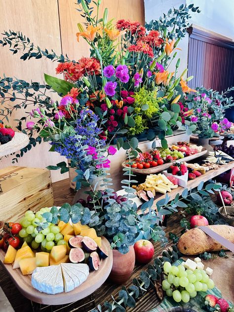 Grazing table Flower decor Grazing Table Decor, Mexican Grazing Table, Tapas Catering, Table Flower Decor, Table With Flowers, Grazing Table, Table Flower, Food Stations, Grazing Tables