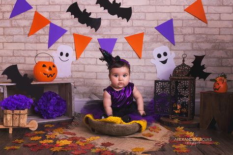 Set Halloween Fotografia, Fotos Halloween, Halloween Toddler Party, Halloween Photo Props, Halloween First Birthday, Halloween Infantil, Mickey Mouse 1st Birthday, Vintage Photo Editing, Twins 1st Birthdays