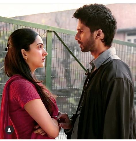 Guilty Movie Kiara, Kabir Preeti Images, Kabir And Priti, Kabir Singh Movie Pics, Face Manifestation, Direct Painting, Roy Kapoor, Kabir Singh, Bollywood Images