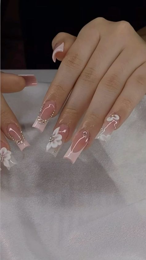 There's a new beauty trend taking over Instagram and it's absolutely stunning. Say hello to "quartz nails". Acrylic Nails Coffin Simple Classy, Nail Idea For Graduation, Tapered Square French Tip Nails Design, Nail Designs Flowers Acrylic, Luxury Almond Nails, Promotion Nails Ideas, Elegant Graduation Nails, White Nails Inspo Square, Medium White Nails With Designs