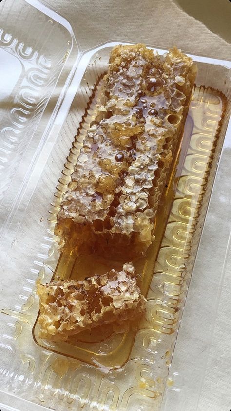 Honeycomb Aesthetic, Vintage Nature Wallpaper, Luxury Bakery, Cooking Pictures, Skincare Shopping, Aesthetic Weather, Sweet Lunch, Sweet Aesthetic, Healthy Food Motivation