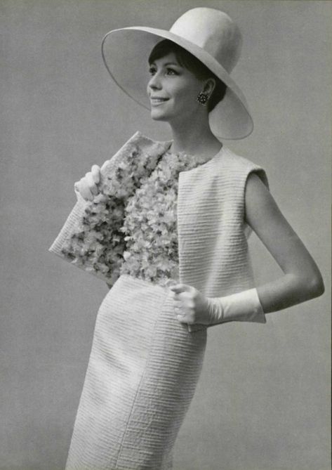 1962 Fashion, 60s Mod Fashion, Roberto Capucci, 1969 Fashion, 60’s Fashion, Balenciaga Dress, Dior Collection, Fashion 1960s, 20th Century Fashion