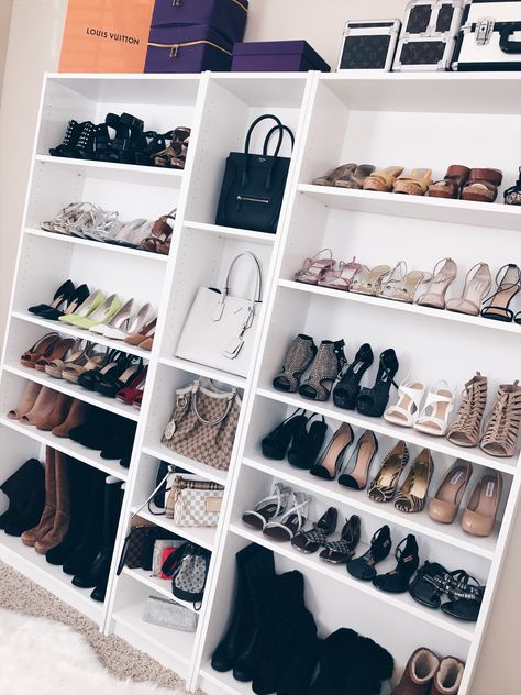 I used 3 bookshelfs from ikea to create a shoe wall in my spare bedroom. Walk In Closet Ikea, Spare Bedroom Closets, Ikea Closet Organizer, Ikea Billy Bookcase Hack, Ikea Bookcase, Dressing Design, Ikea Closet, Closet Hacks, Walking Closet