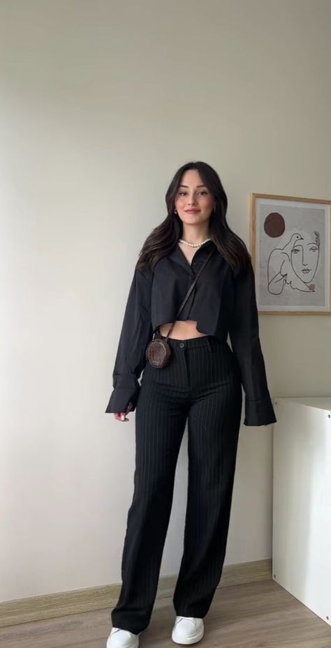 Steak Dinner Outfit, Steak Dinner Outfit Ideas Women, Warehouse Outfit Women, Steak Dinner Outfit Ideas, Outfit Total Black Party, Club Wear Outfits, Running Ootd, Dinner Outfit Ideas, Casual College Outfits