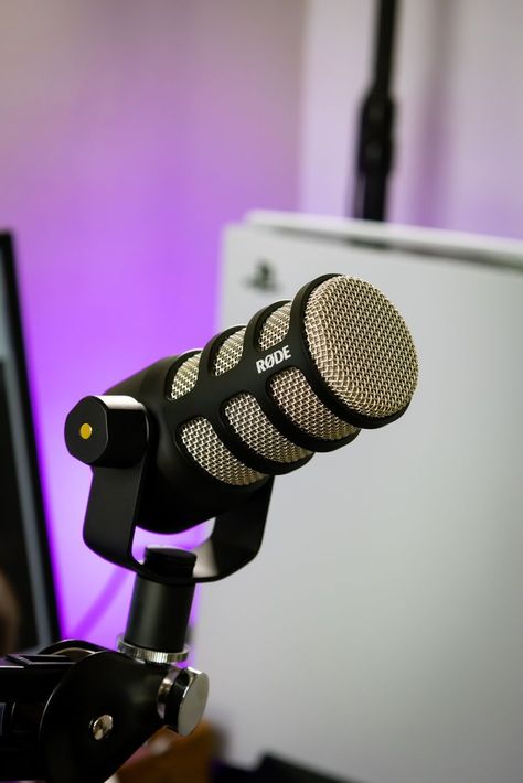 Rode Podmic on a Rode PSA1 boom arm Podcast Mic Aesthetic, Podcast Microphone Aesthetic, Streaming Aesthetic, Microphone Podcast, Podcast Mic, Rode Microphone, Podcast Equipment, Podcast Microphone, Music Mic