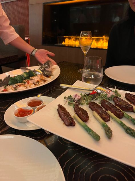 #wagyu #kobe #fourseasonshotel #luxury #lifestyle #rich #richlifestyle #richlife #luxurylife #luxuryfurniture #wagyu #chinese #interior #restaurant #fancy #steak #food #date #datenight #datenightideas #recipe #1 #luxurious #elite #top #healthyfood #cozy #cute #dinner #goals #luxurystyle #expensive #lavish Luxury Food Expensive Aesthetic, Fancy Chinese Food, Luxury Food Expensive, 5 Star Restaurant Food, Restaurant Fancy, Most Expensive Food, Expensive Food, Food Date, Cute Dinner