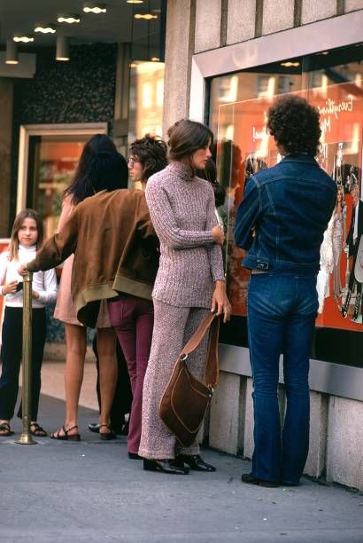 70s Winter Fashion, Fashion Through The Decades, Knitted Tunic, 60s And 70s Fashion, 70s Inspired Fashion, Store Window, 1970s Fashion, Matching Pants, Canvas Shoulder Bag