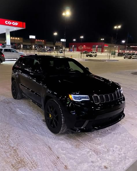 Blacked Out Trackhawk, Black Suv Aesthetics, New Suv Aesthetic, Jeep Trackhawk Interior, Trackhawk Jeep Custom, Trackhawk Interior, Black Jeep Cherokee, Srt Jeep Grand Cherokee, First Cars For Teenagers