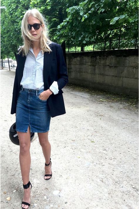 Denim Blue Mini Skirt, Style Désinvolte Chic, Casual Chique, Blue Denim Skirt, Short Denim Skirt, Street Look, Street Style Chic, Inspiration Style, Street Chic