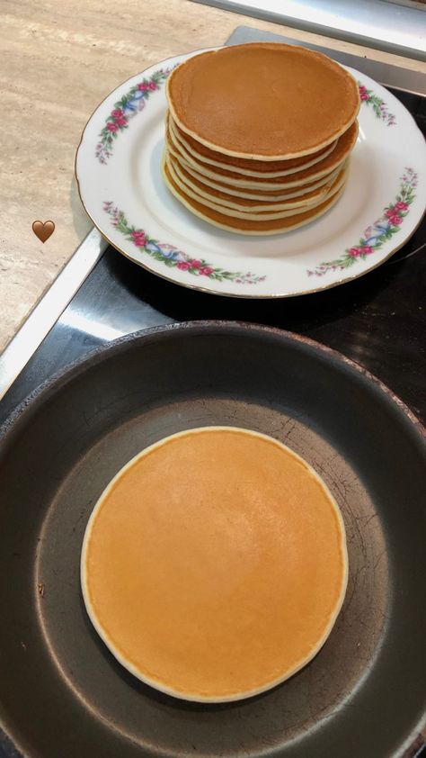 Pancakes Aesthetic, Perfect Pancakes, Healthy Food Dishes, Healthy Lifestyle Food, Food Snapchat, Food Obsession, Cafe Food, Pretty Food, Food Cravings