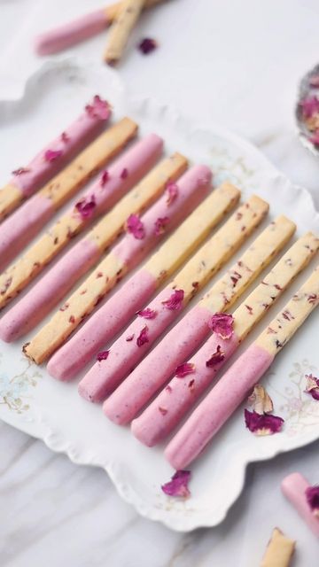 Cranberry Cookie, Simple Vegan Recipes, Pink Pitaya, Beet Powder, Dried Cranberry, Melted White Chocolate, Resepi Biskut, Cookie Sticks, Cranberry Cookies