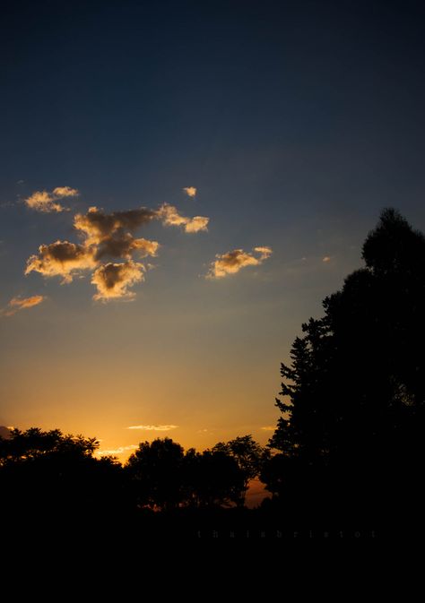 Evening Time, Water Aesthetic, Black Background Photography, Arte Van Gogh, Profile Pictures Instagram, Night Scenery, Night Landscape, Sunset Wallpaper, Summer Landscape