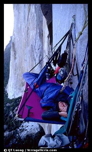 Picture/Photo: Waking up on the portaledge. El Capitan, Yosemite ... Cliff Camping, Camping Yosemite, Jimmy Chin, Yosemite Camping, Scary Photos, Haunting Photos, Africa Do Sul, Living On The Edge, Rock Climbers