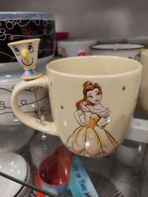 Disney Sweets, Disney Coffee Mugs, Disney Cups, Disney Mugs, Home Coffee Bar, Pretty Mugs, Mad Tea Party, Disney Aesthetic, Cool Mugs