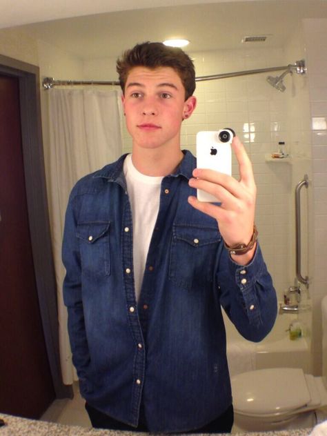 Shawn Mendes Shawn Mendes Quotes, Shawn Mendes Imagines, Shawn Mendes Wallpaper, Muffin Man, Magcon Boys, Cameron Dallas, Shawn Mendes, Mirror, Pure Products