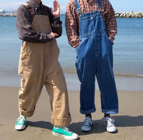 Mens Overall Outfit, Guy Overalls Outfit, Men Overalls Aesthetic, Overalls Men Aesthetic, Mens Overalls Outfits 90s, Baggy Overalls Outfit Men, Overalls Men Fashion 90s, Overalls Men Fashion Outfits, Men’s Overalls Outfit