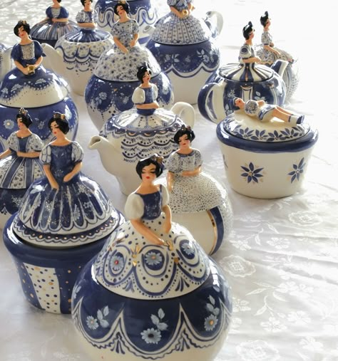 Studio Artist, Porcelain Jewelry, Blue And White China, White China, Assemblage Art, Blue Willow, Ceramic Figurines, Chinese Porcelain, Porcelain Vase