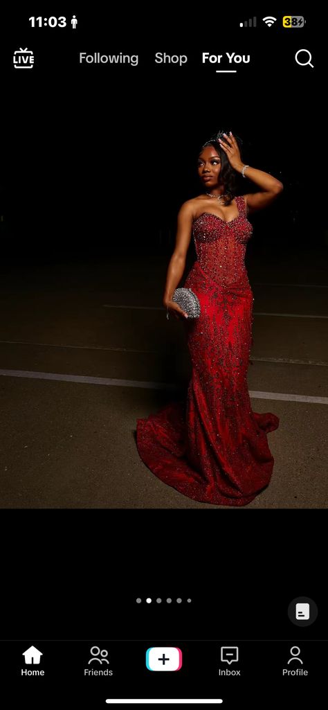 Burgundy Prom Dress Black Women, Prom Inspo Black Women, Crimson Prom Dress, Black People Prom Dresses, Red Prom Dress Black Women, Bday Dresses, Md Dresses, Prom Dress Inspo, Prom Inspo